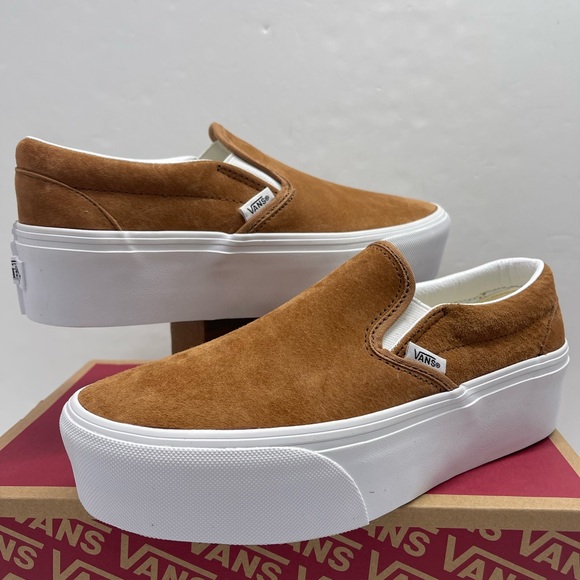 Vans W Classic Slip-On Platform Sneakers 
Stackform
Nubuck Chipmunk
VN000CN1GWT - Picture 10 of 16